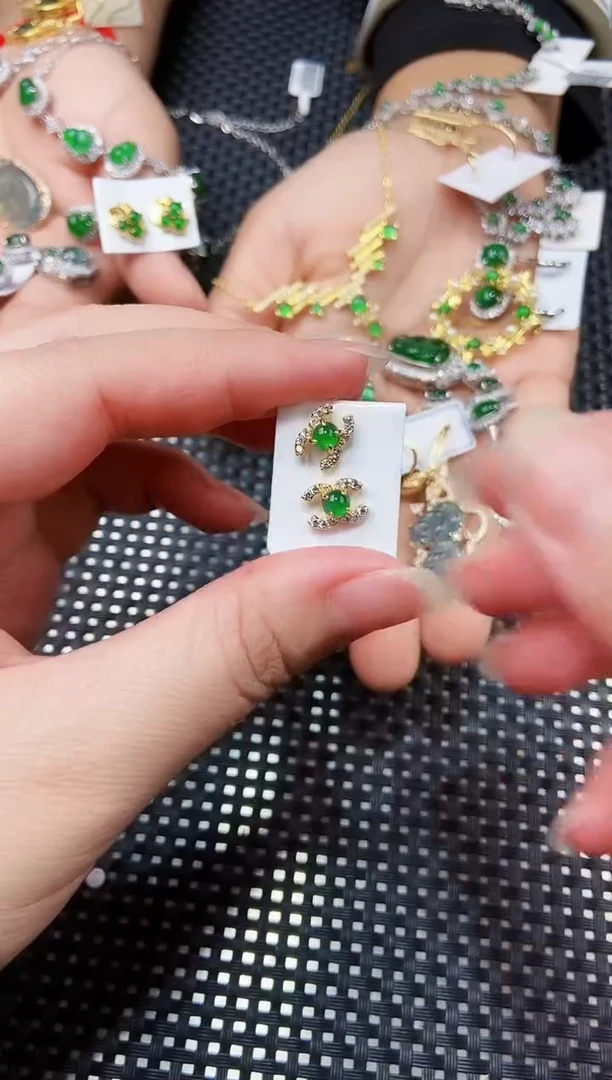 【闪购商品】翡翠耳饰未镶嵌111111111
