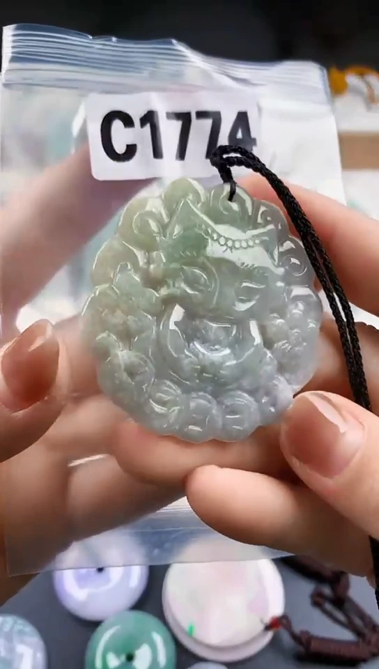 颈饰未镶嵌翡翠天然翡翠吊坠挂件