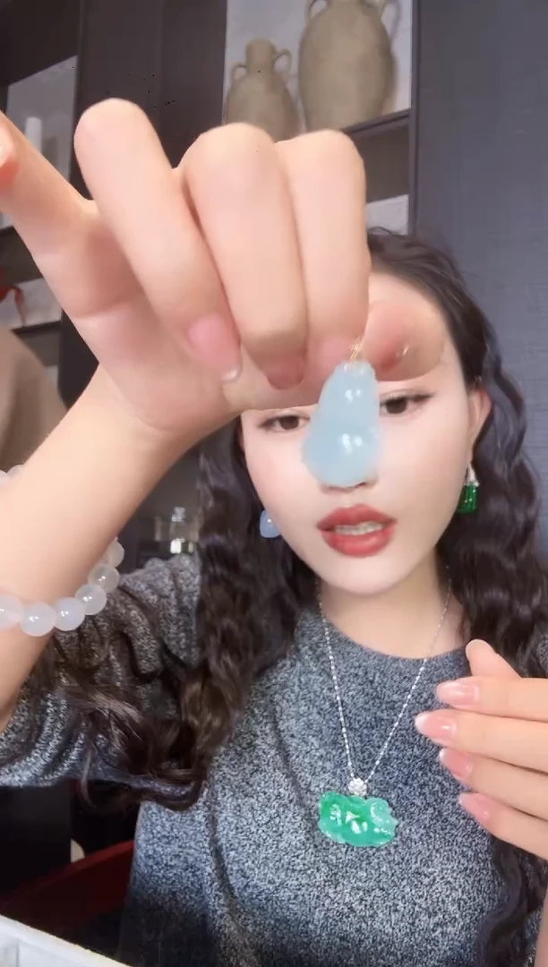 颈饰18K金镶嵌翡翠吊坠93