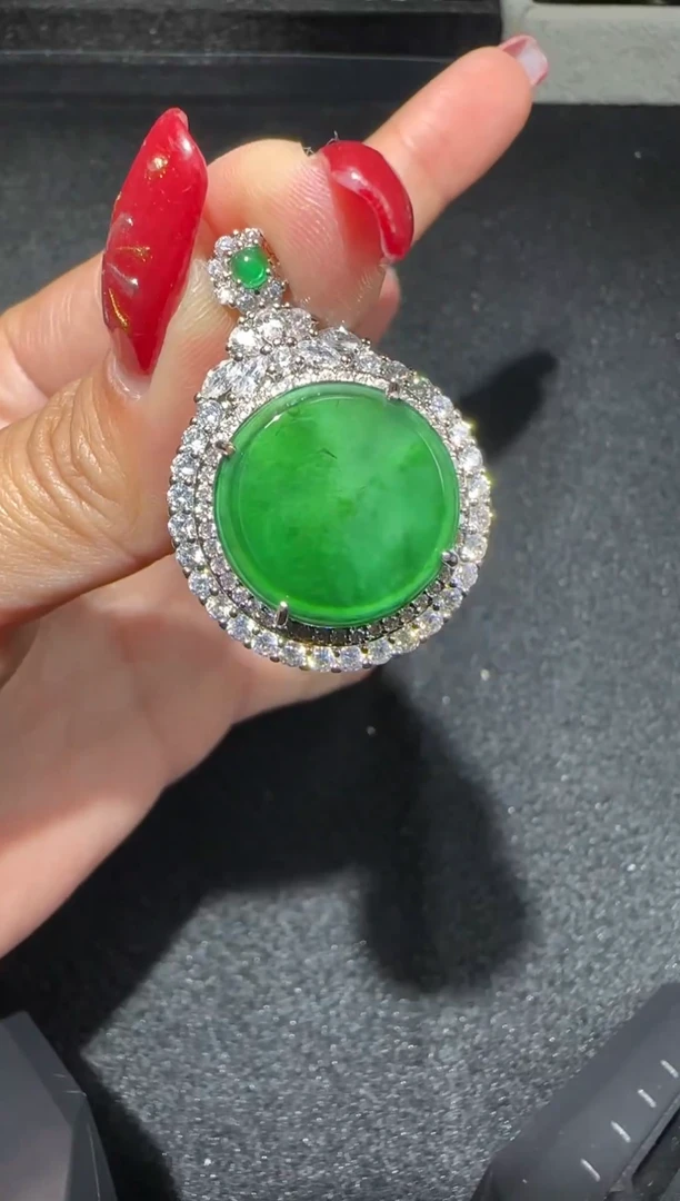 【闪购商品】翡翠吊坠(赠链)未镶嵌多样性发货拍一发一