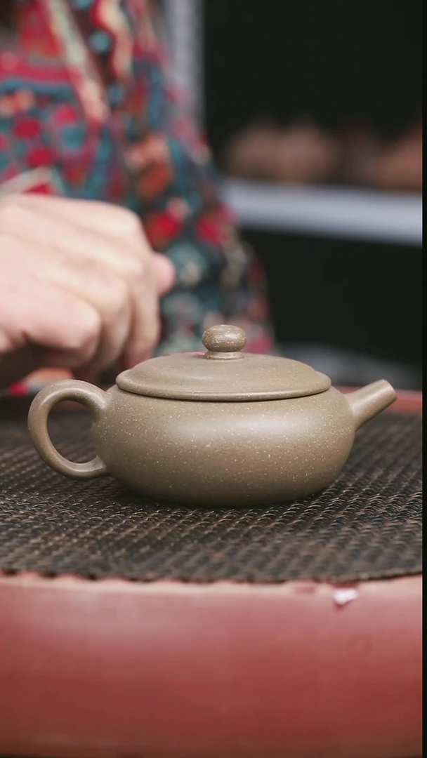 茶壶紫砂32号蟹壳青香玉150CC