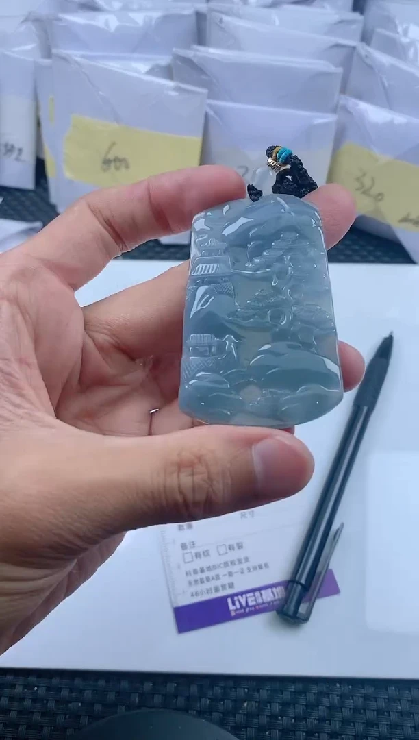 翡翠未镶嵌颈饰