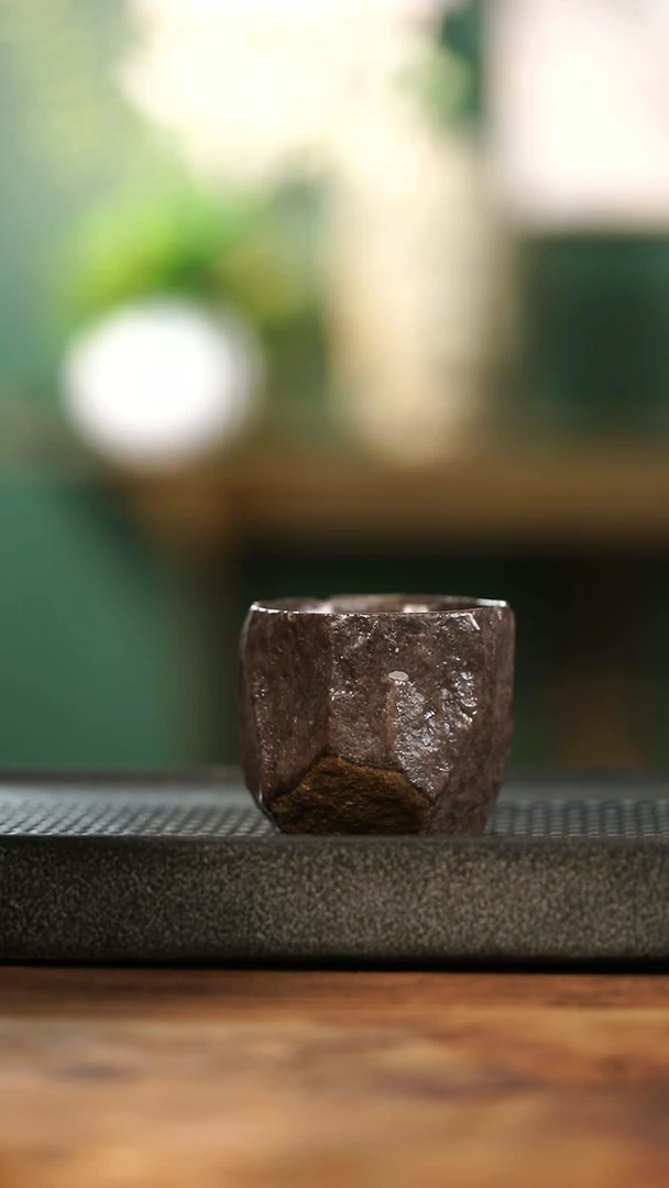 中式归玉堂冰碛岩重工雕刻随形手凿杯