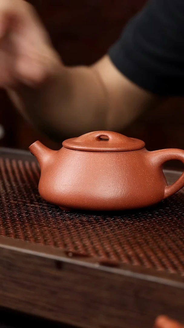 茶壶紫砂红降坡满瓢{微微瑕}【带矿标证书】