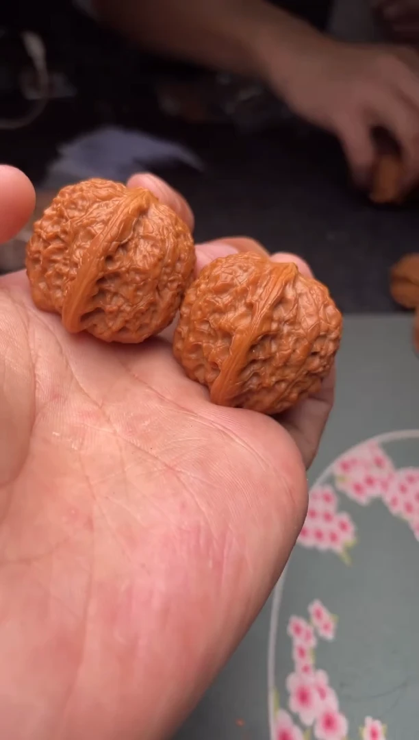 把件文玩核桃a72  血麒麟 34尺