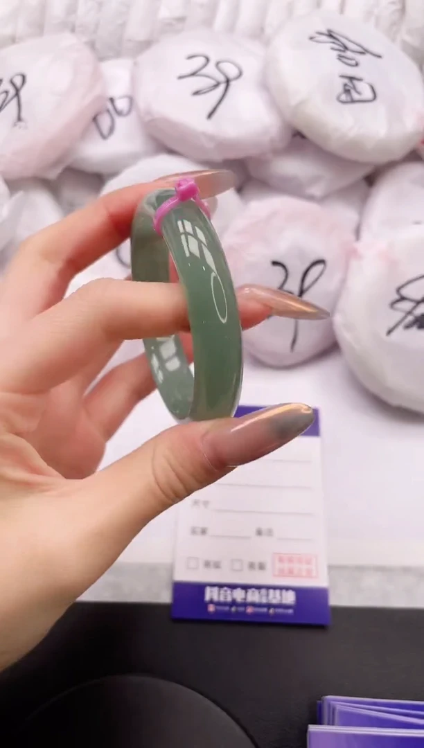 【闪购商品】石英质玉手镯未镶嵌9L11-52