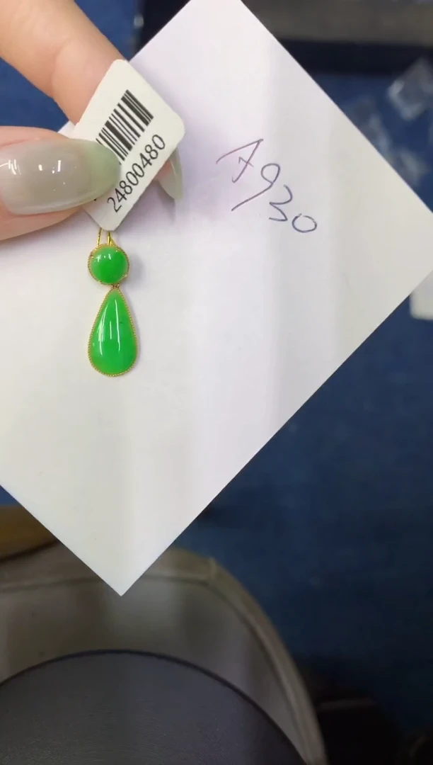 翡翠18K金镶嵌颈饰缅甸天然翡翠A货