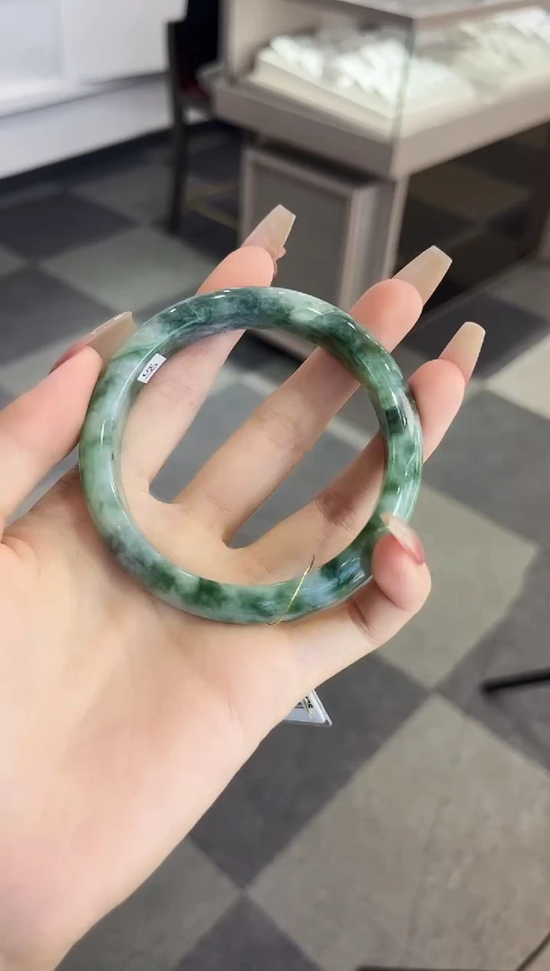 【闪购商品】翡翠手镯未镶嵌59 多样性发其一