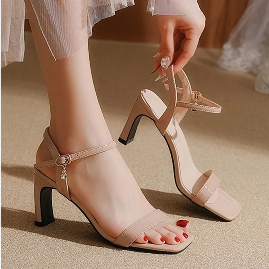 阳光明媚~小个子软皮一字带高跟鞋2025夏新款露趾中跟凉鞋女粗跟
