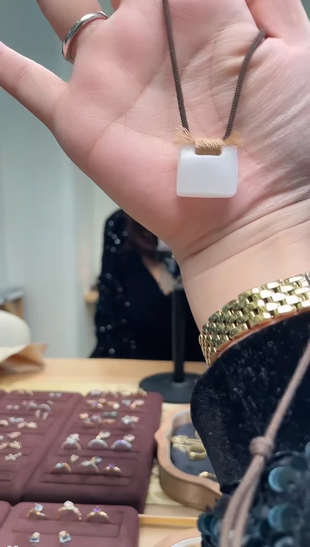 项链未镶嵌和田玉和田玉白玉锁包