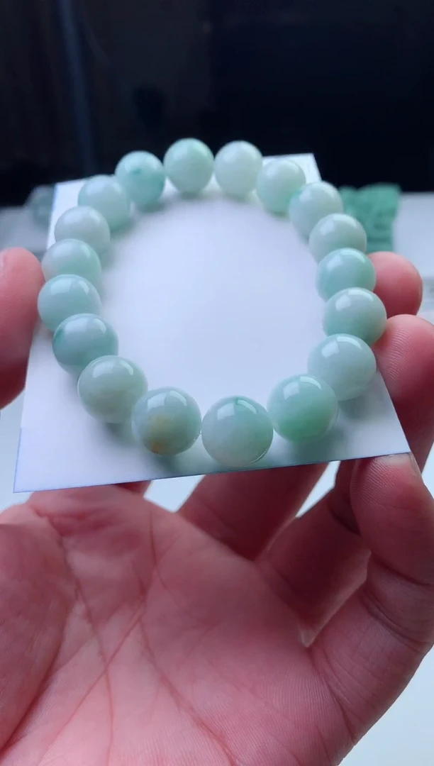 颈饰未镶嵌翡翠珠子