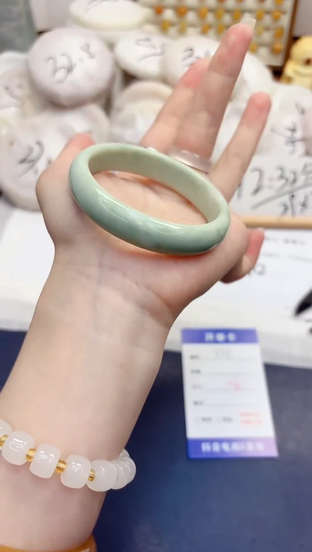石英质玉手镯未镶嵌225-翠玉-圈口56