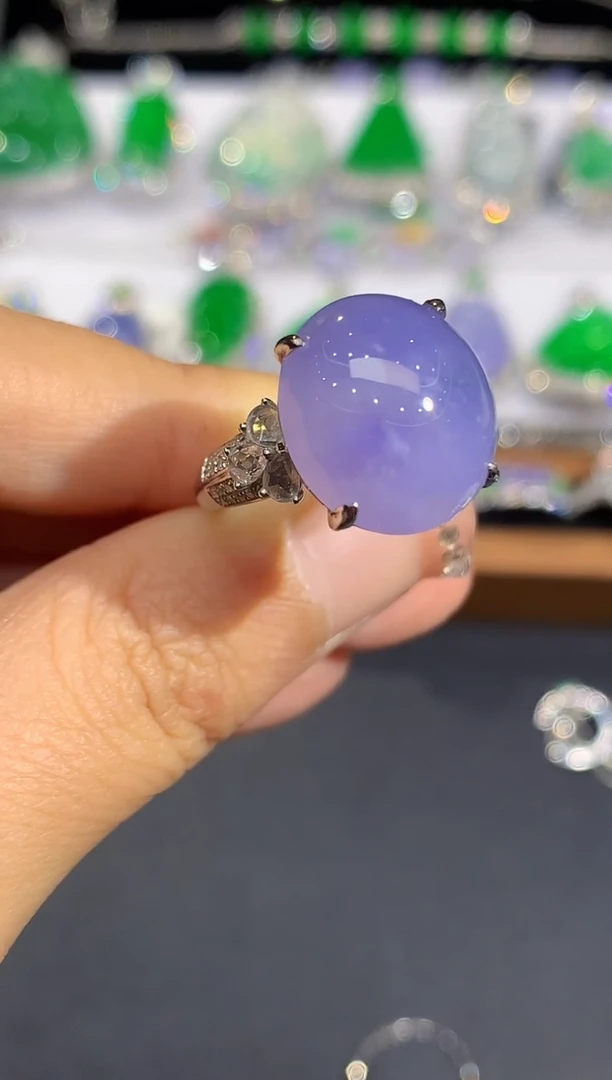 18K金镶嵌戒指翡翠天**禄多样性发其一