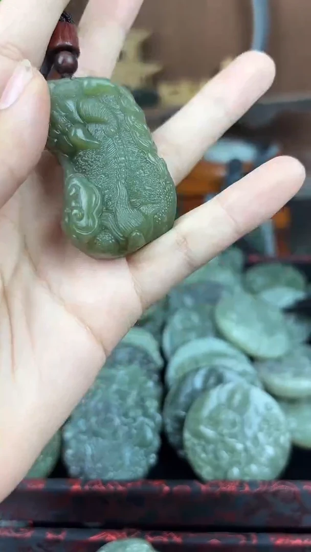 和田玉未镶嵌颈饰1