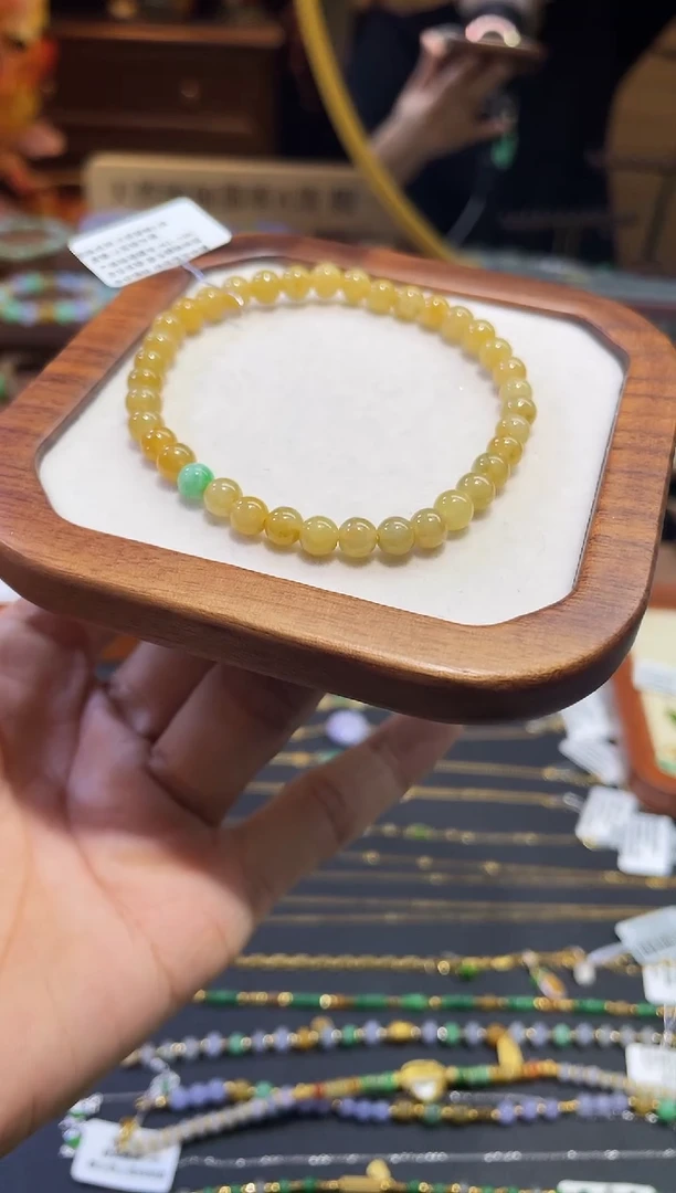 颈饰未镶嵌翡翠手串