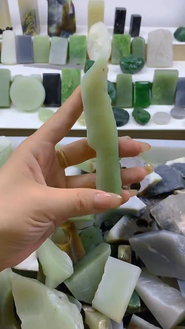 和田玉未镶嵌珠宝半成品1