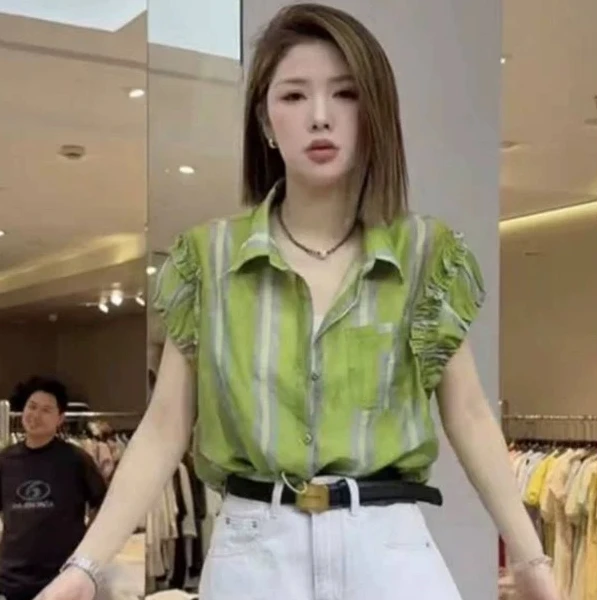 2025夏季新款时尚刺绣条纹衬衫女设计感小众宽松显瘦短袖上衣女