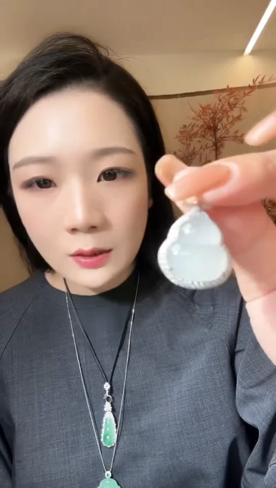 吊坠(不含链)未镶嵌石英质玉（非洲翠）非洲翠葫芦（拍一发其一）
