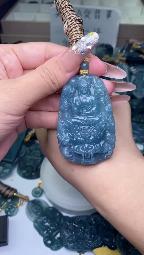 颈饰未镶嵌翡翠