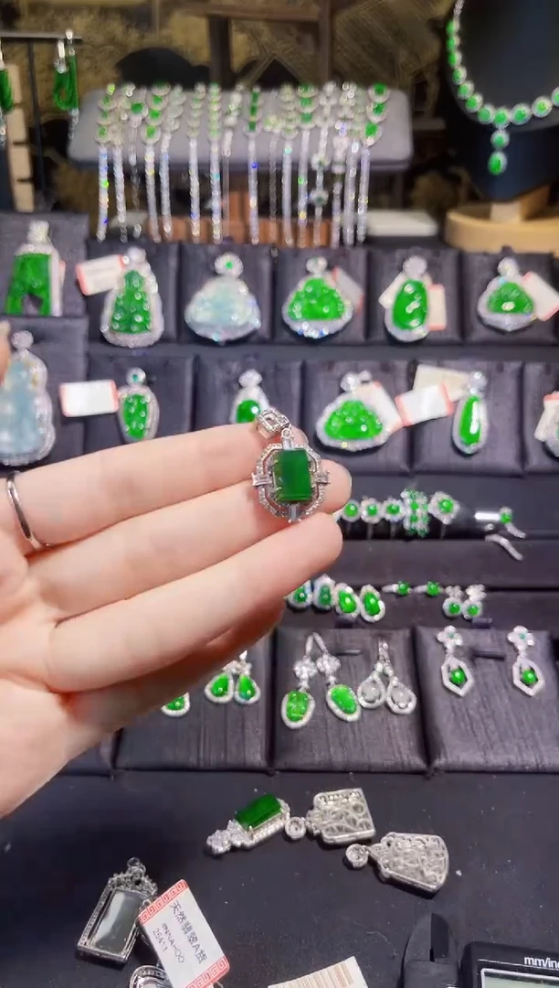 翡翠银S925镶嵌颈饰无事牌吊坠