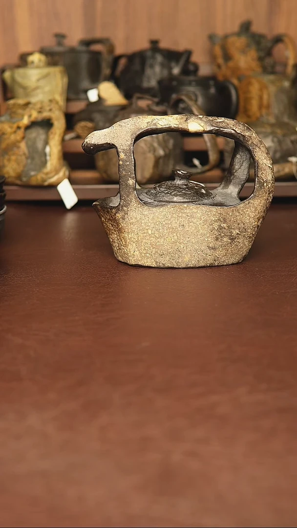 文*哥冰碛岩提梁石壶