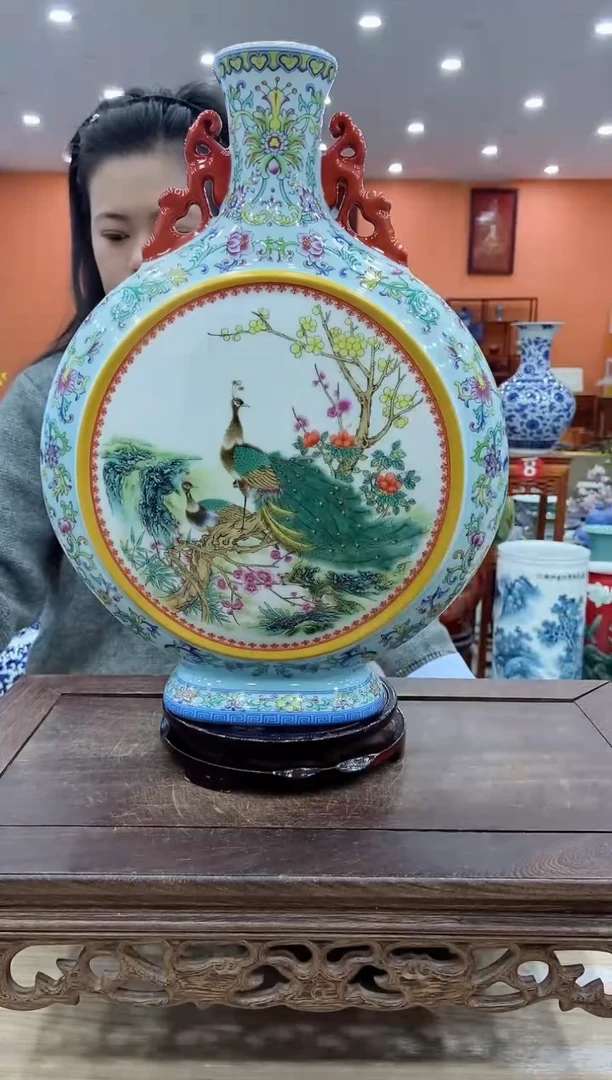 【闪购商品】摆件珐琅彩孔雀抱月瓶蓝色+旋转底座