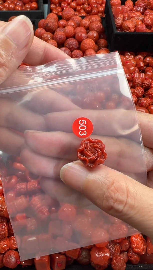 南红玛瑙未镶嵌颈饰1