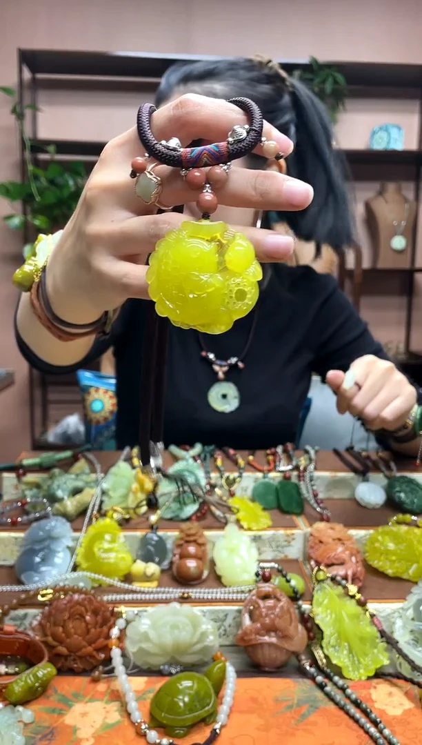 未镶嵌岫玉吊坠多样性发货发其中之一