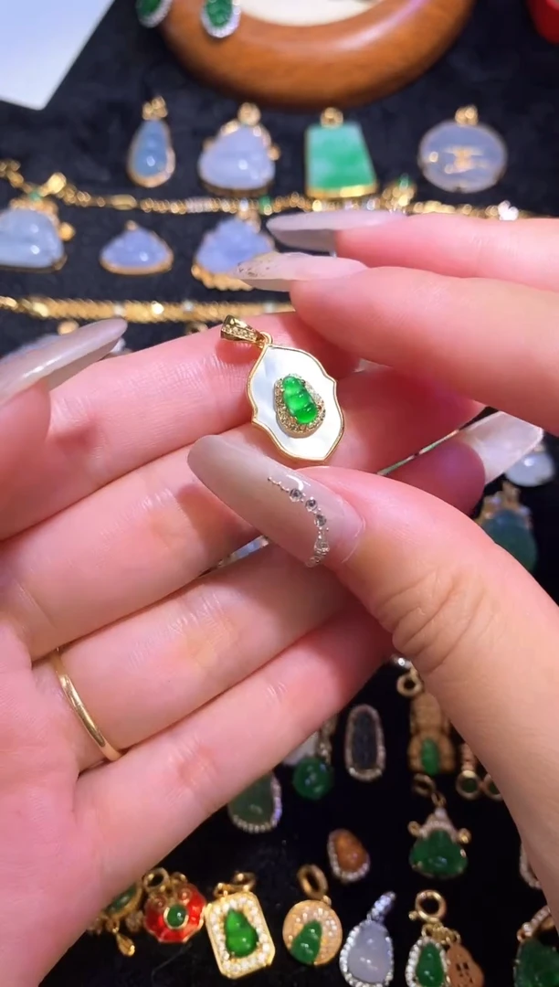 颈饰银S925镶嵌翡翠天然A货