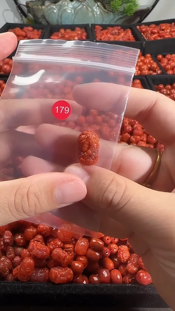 颈饰未镶嵌南红玛瑙1