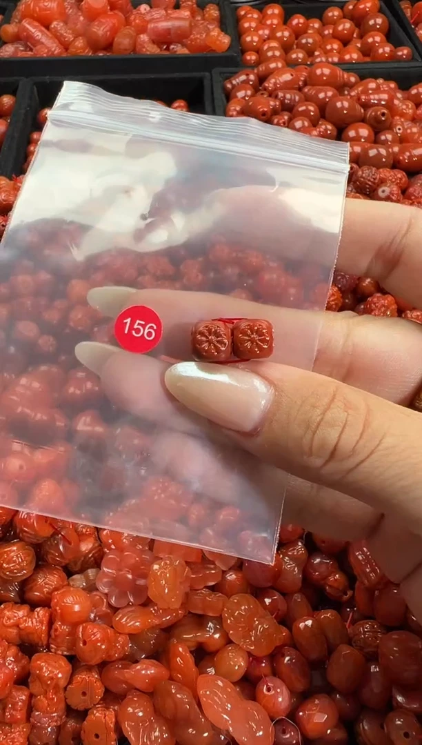 颈饰未镶嵌南红玛瑙1