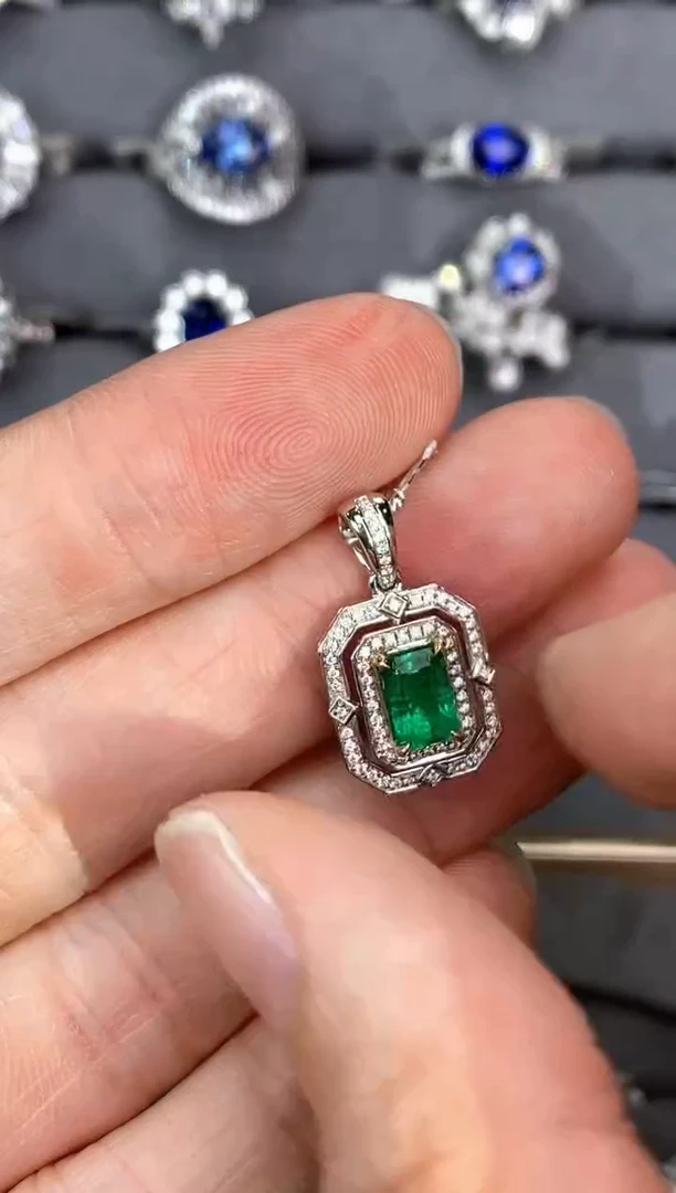 吊坠18K金镶嵌祖母绿【闪购】1.15ct/赞比亚/七天鉴赏