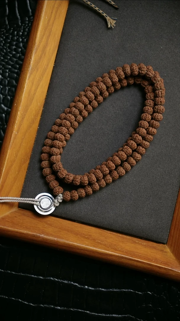 手串金刚菩提沙**斯原桩凹底梅花长串 7+ 480