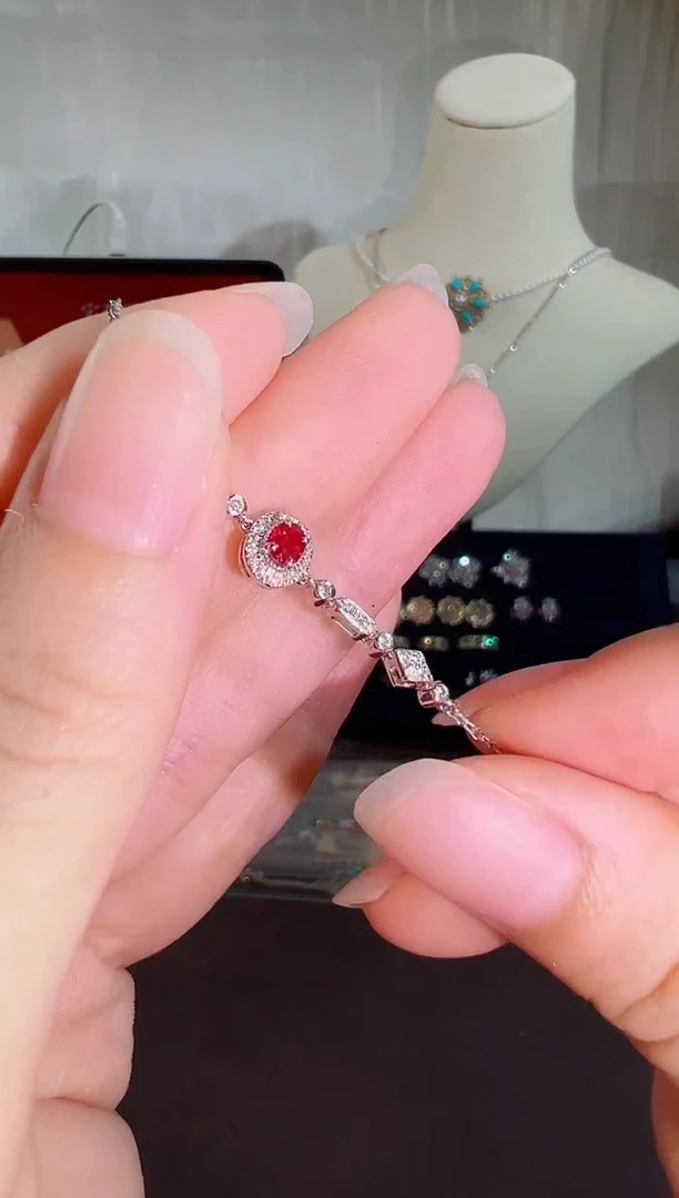 18K金镶嵌手链红宝石手链
