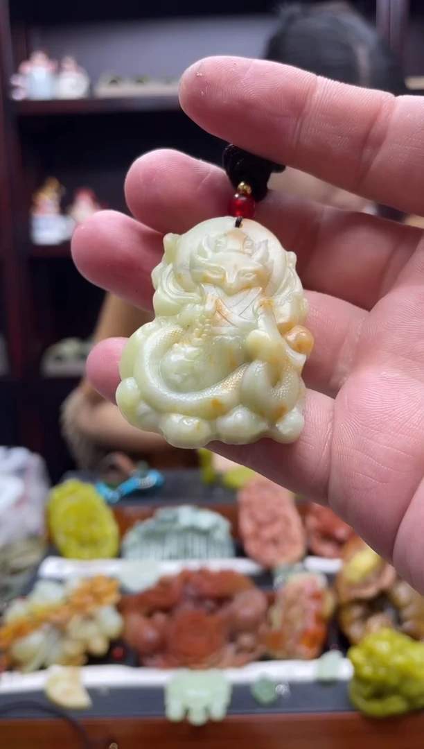 岫玉未镶嵌吊坠·