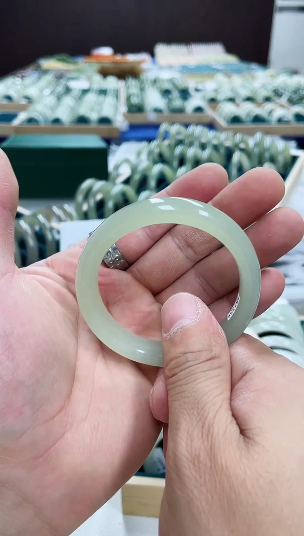 【闪购商品】和田玉手镯未镶嵌和田玉手镯