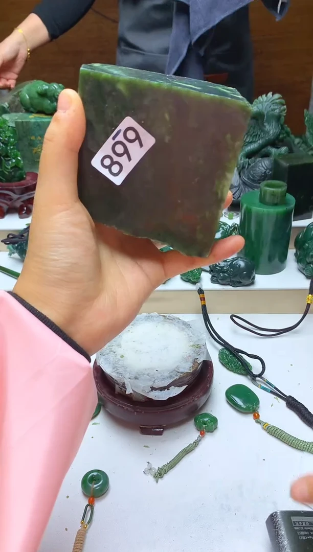 未镶嵌和田玉摆件1