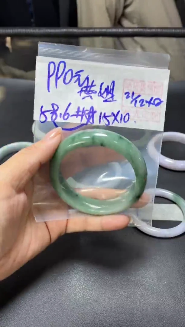 未镶嵌定制翡翠?**?+手镯58.6#990元  毛货需抛光