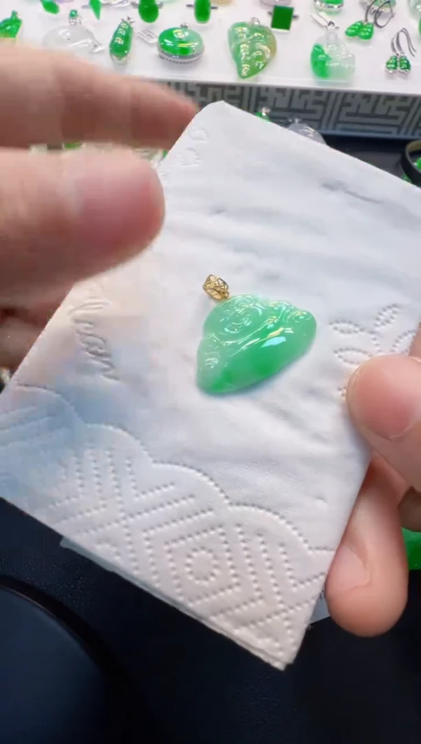翡翠18K金镶嵌吊坠(不含链)200