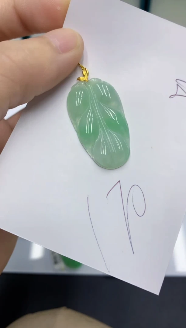 颈饰18K金镶嵌翡翠翡翠