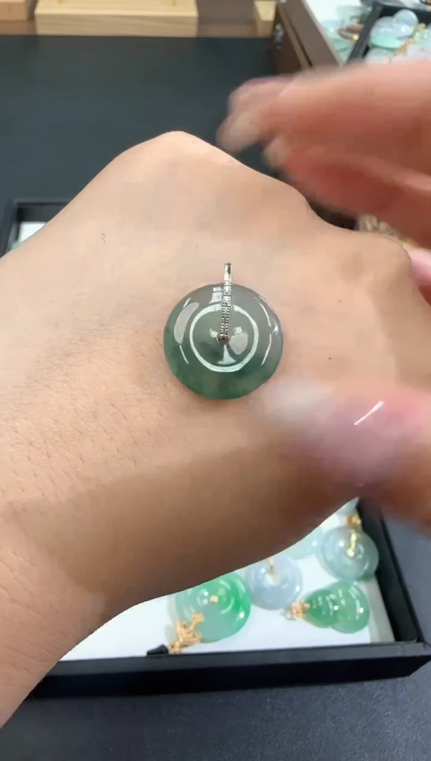 【闪购商品】翡翠颈饰18K金镶嵌250218149