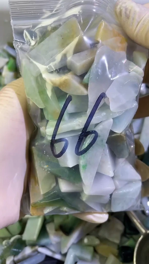【闪购商品】翡翠颈饰未镶嵌天然翡翠中号500克66