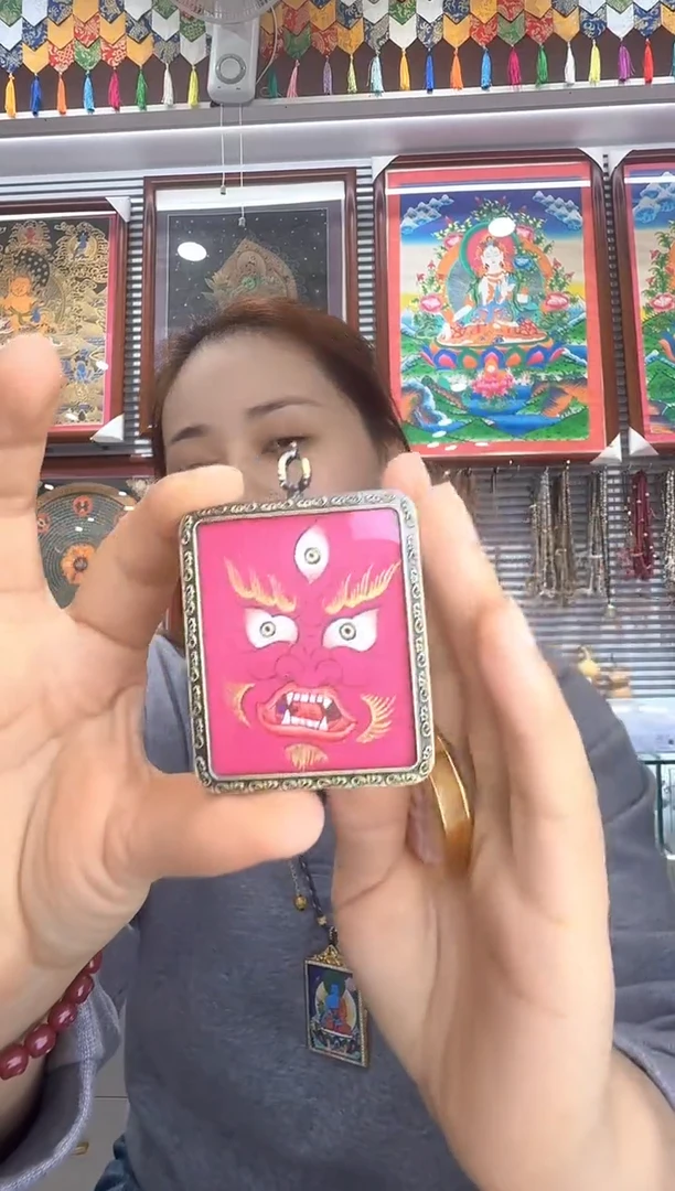 吊坠红 纯手绘唐卡{非质量问题不退换}