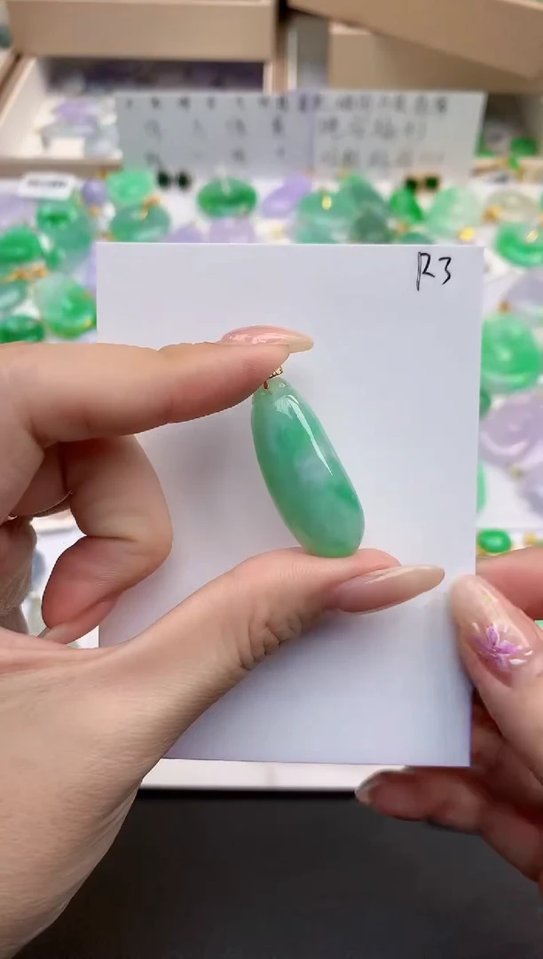 颈饰18K金镶嵌翡翠天然缅甸A货翡翠