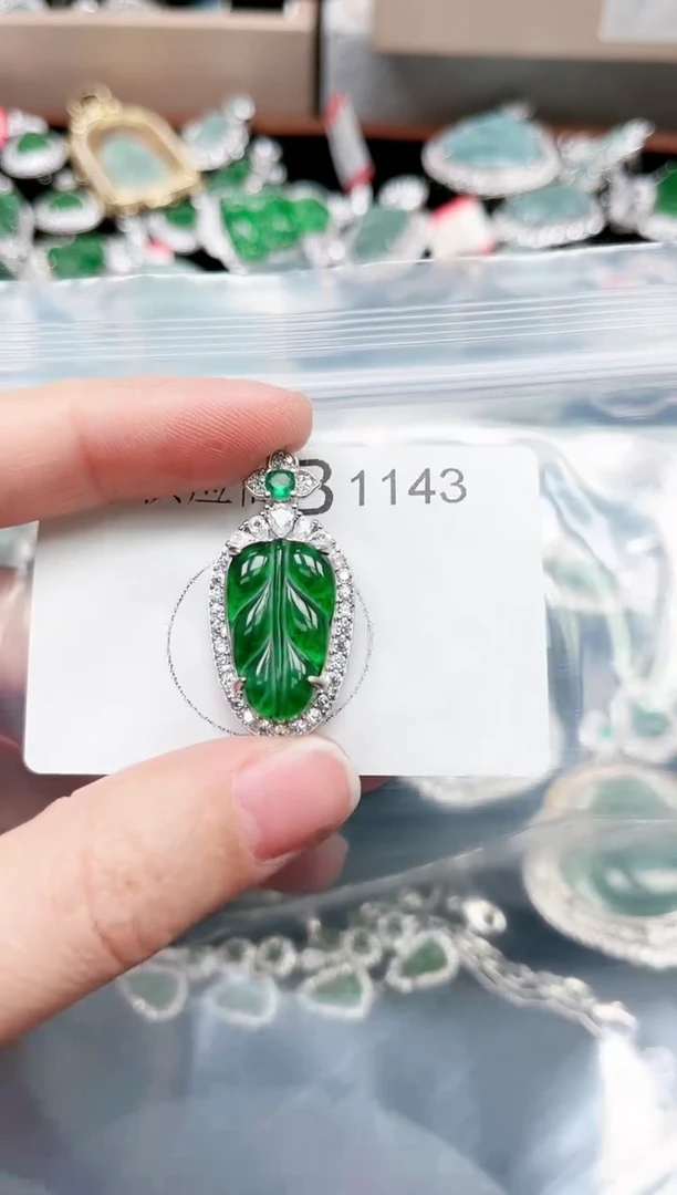 【闪购商品】翡翠颈饰未镶嵌1143赠皮绳