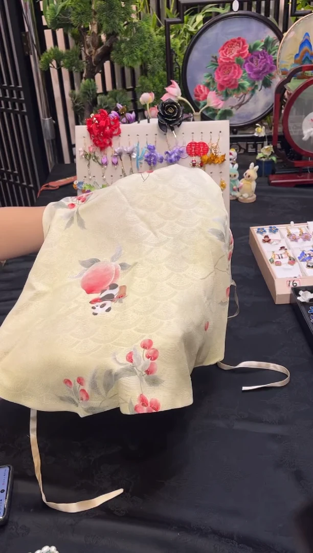 织绣浮**爱他家非遗饰品我有，很精致！