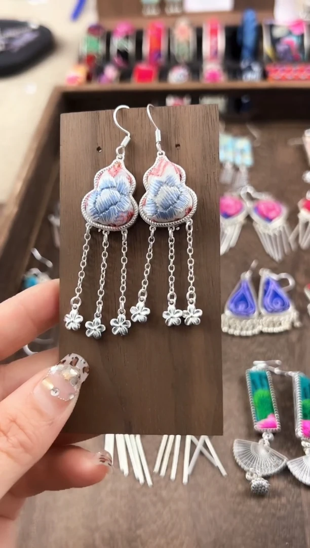 【闪购商品】织绣民族风老绣饰品180