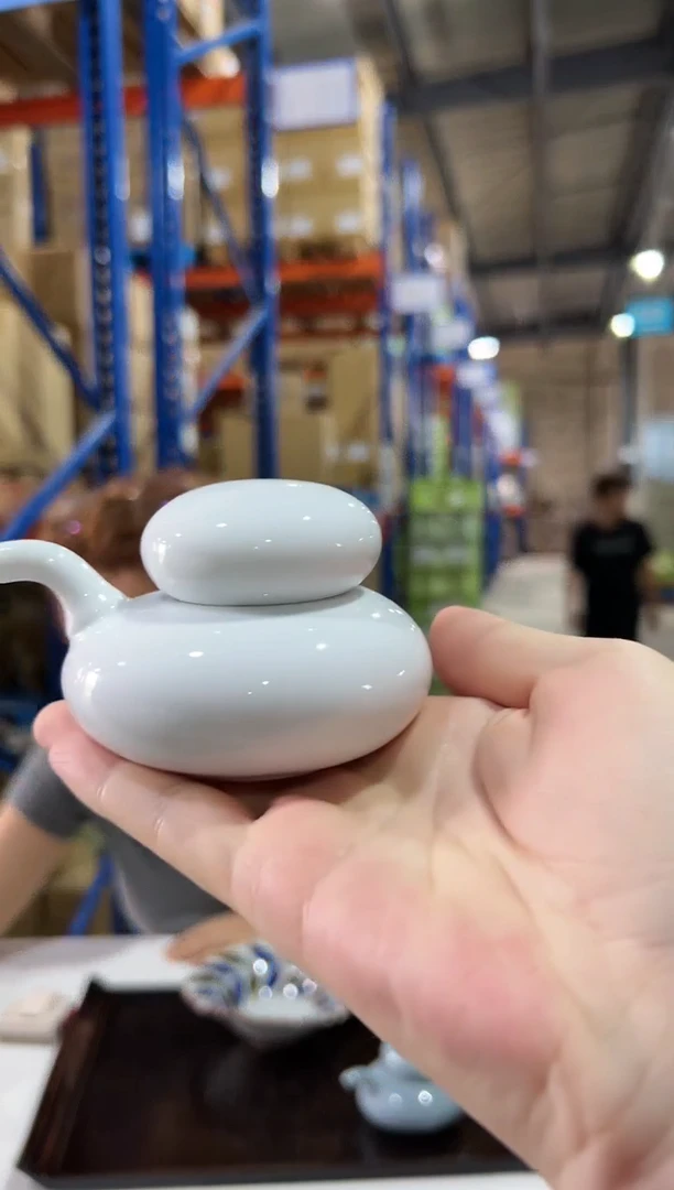 瓷片白山　いしころ　しょうゆさし　ホワイト