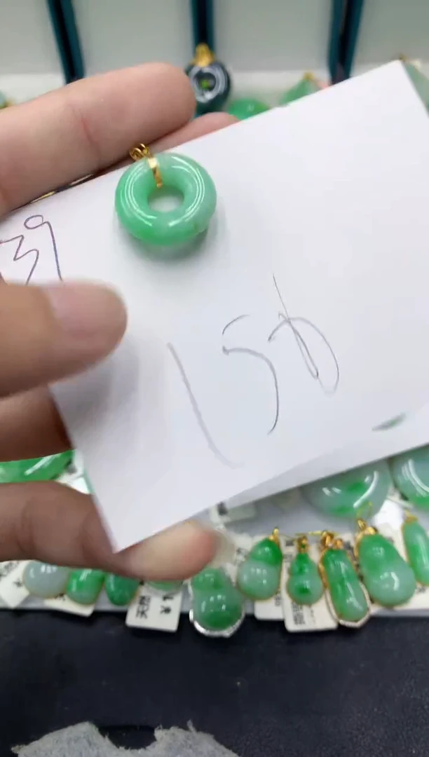 【闪购商品】翡翠颈饰18K金镶嵌翡翠