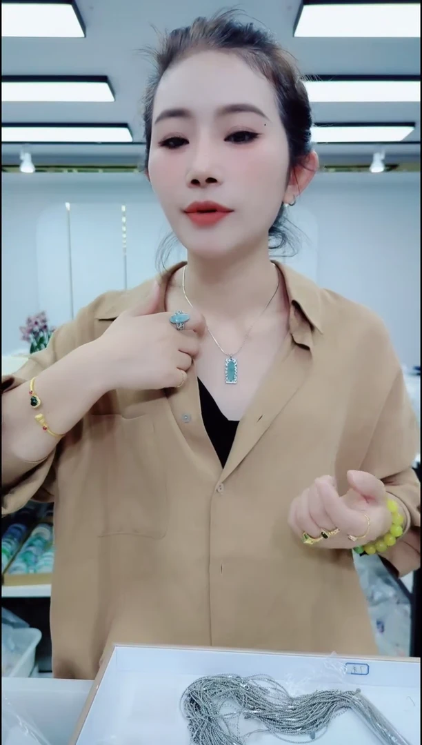 翡翠未镶嵌颈饰08116翡翠一套